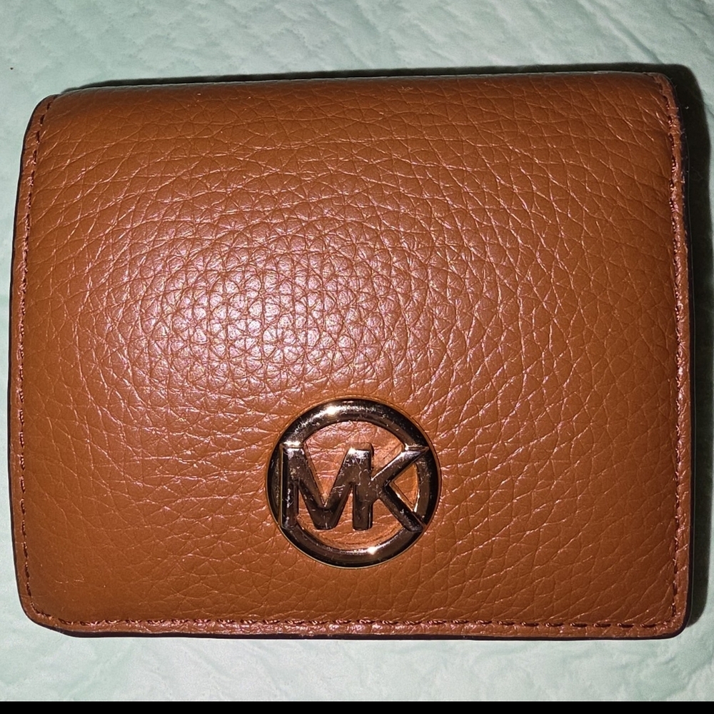 Michael Kors Tan Leather Wallet - Picture 1 of 4
